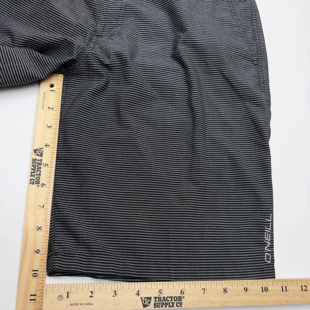 O'Neill‎ Black / Gray Board Shorts with Modern Design size 33 4 pockets (B24) - Picture 3 of 6